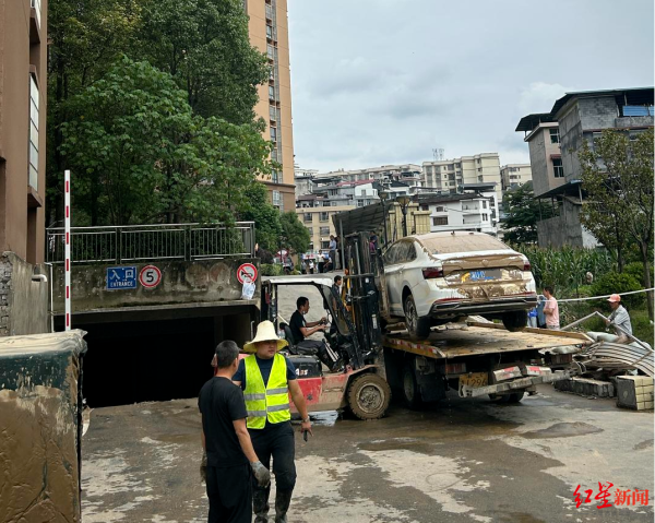 谋略天下 3人溺亡临河小区车库背后：深夜的群消息和清晨匆忙的挪车｜红星调查